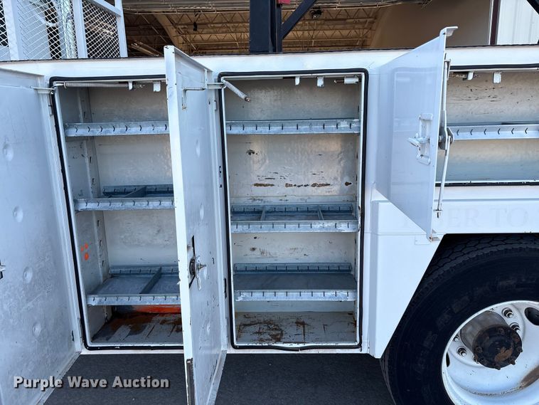 image for item EU4625 2005 Freightliner Columbia utility / service truck