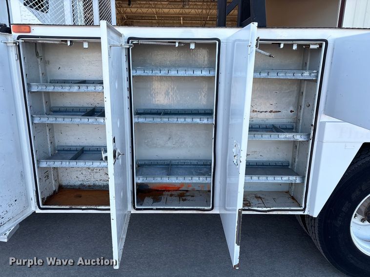 image for item EU4625 2005 Freightliner Columbia utility / service truck