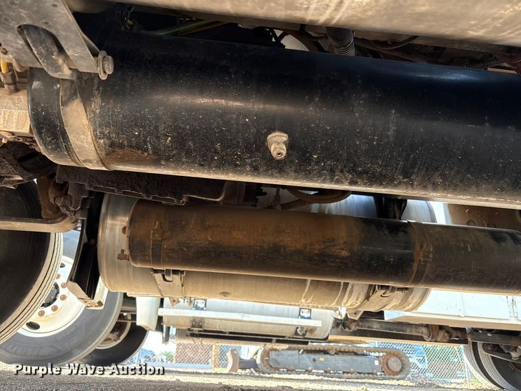 image for item EU4625 2005 Freightliner Columbia utility / service truck