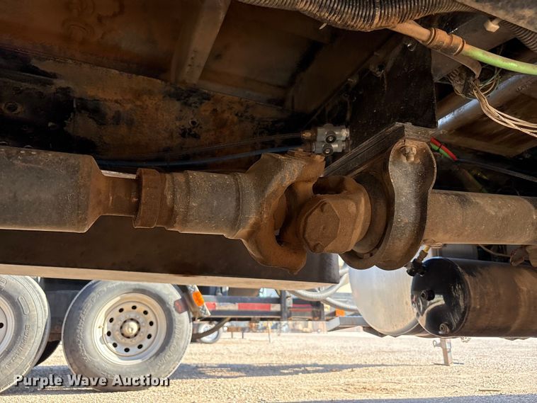 image for item EU4625 2005 Freightliner Columbia utility / service truck