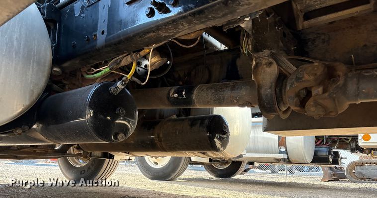 image for item EU4625 2005 Freightliner Columbia utility / service truck