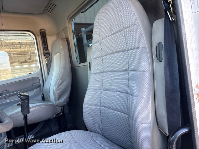 image for item EU4625 2005 Freightliner Columbia utility / service truck