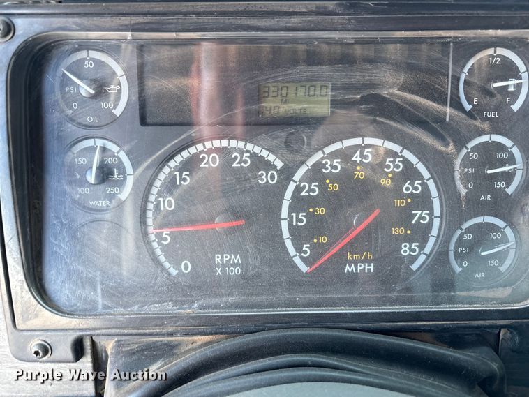 image for item EU4625 2005 Freightliner Columbia utility / service truck