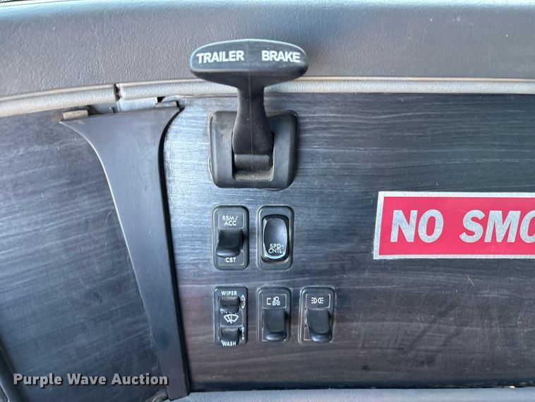 image for item EU4625 2005 Freightliner Columbia utility / service truck