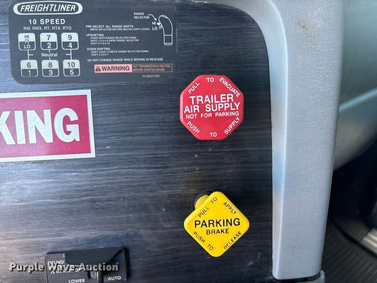 image for item EU4625 2005 Freightliner Columbia utility / service truck