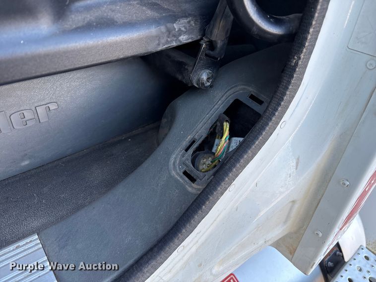 image for item EU4625 2005 Freightliner Columbia utility / service truck