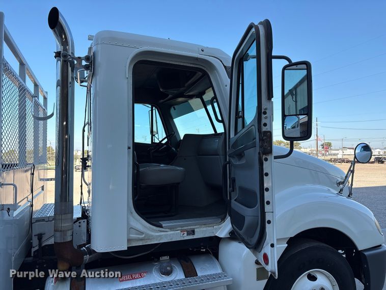 image for item EU4625 2005 Freightliner Columbia utility / service truck