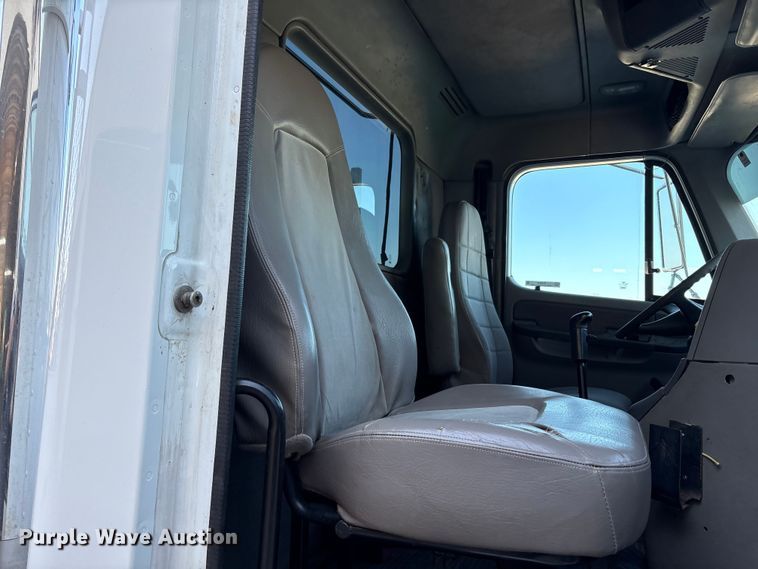 image for item EU4625 2005 Freightliner Columbia utility / service truck