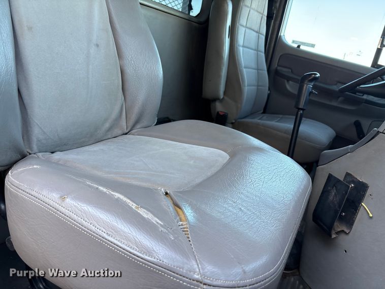 image for item EU4625 2005 Freightliner Columbia utility / service truck