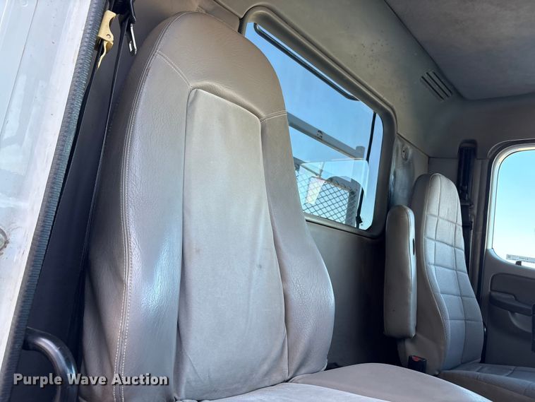 image for item EU4625 2005 Freightliner Columbia utility / service truck