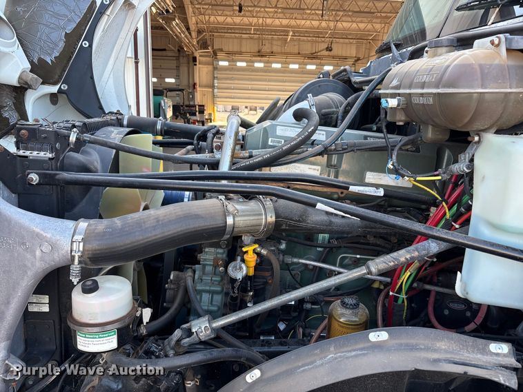 image for item EU4625 2005 Freightliner Columbia utility / service truck