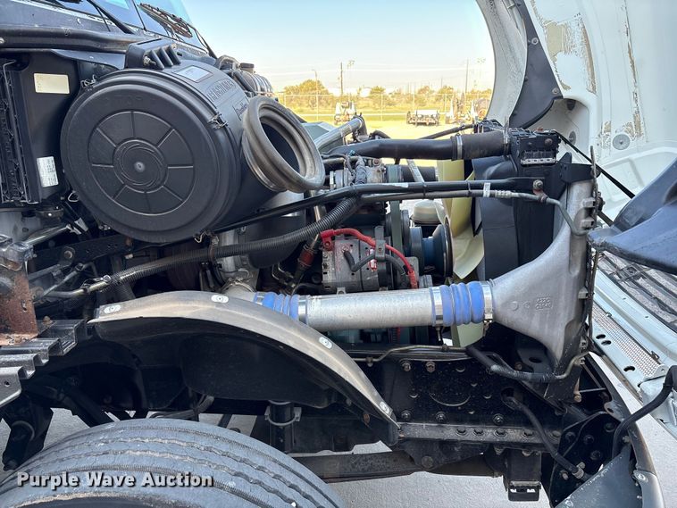 image for item EU4625 2005 Freightliner Columbia utility / service truck