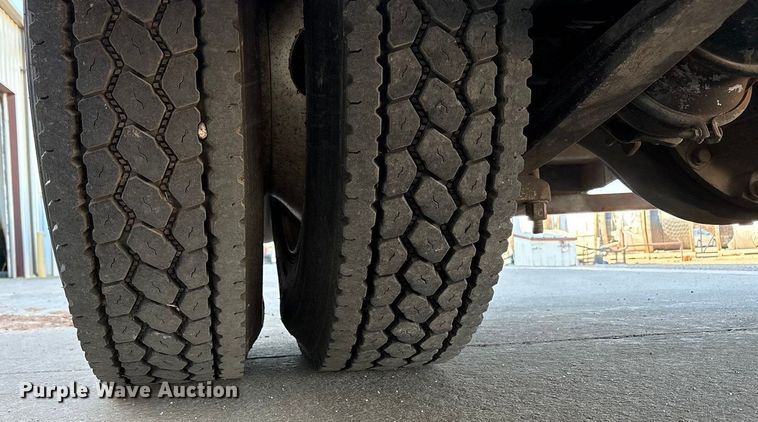 image for item EU4625 2005 Freightliner Columbia utility / service truck