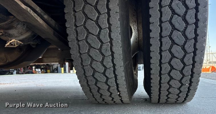 image for item EU4625 2005 Freightliner Columbia utility / service truck