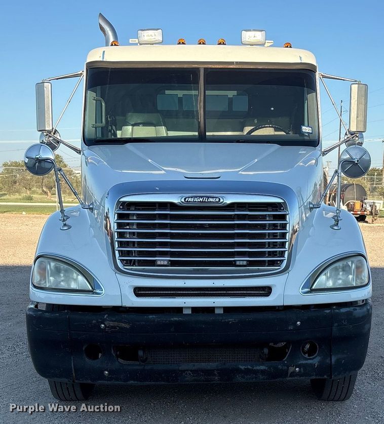 image for item EU4626 2006 Freightliner Columbia utility / service truck