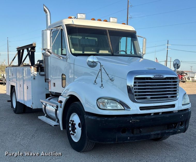 image for item EU4626 2006 Freightliner Columbia utility / service truck