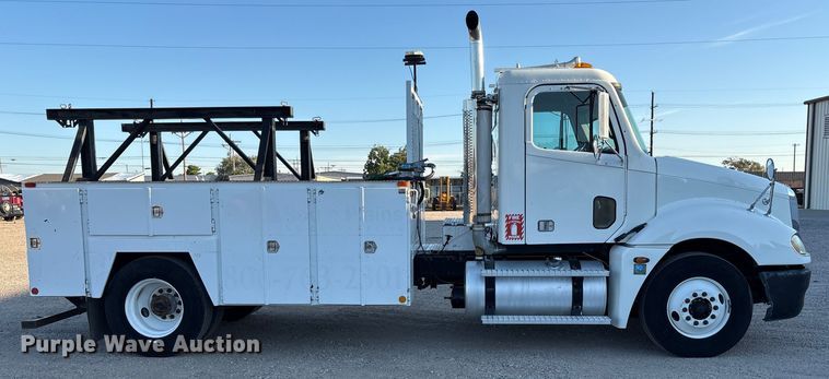 image for item EU4626 2006 Freightliner Columbia utility / service truck