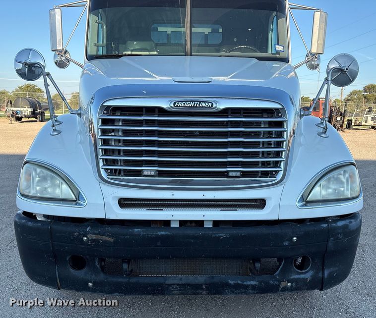 image for item EU4626 2006 Freightliner Columbia utility / service truck