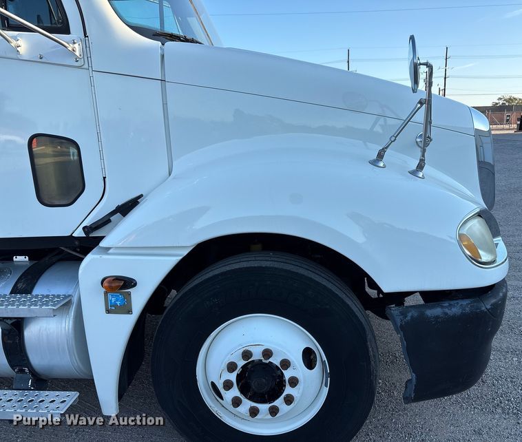 image for item EU4626 2006 Freightliner Columbia utility / service truck