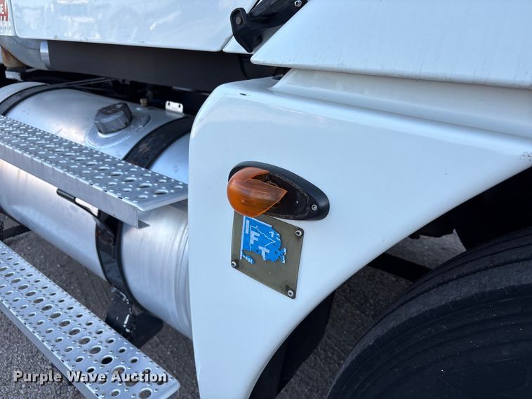 image for item EU4626 2006 Freightliner Columbia utility / service truck