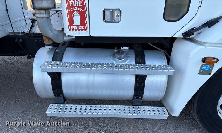 image for item EU4626 2006 Freightliner Columbia utility / service truck