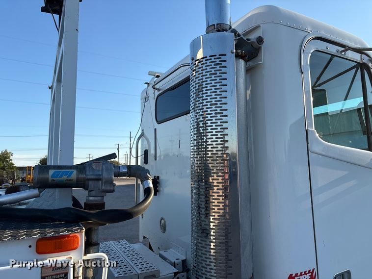 image for item EU4626 2006 Freightliner Columbia utility / service truck