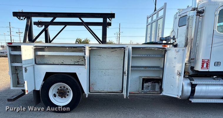 image for item EU4626 2006 Freightliner Columbia utility / service truck