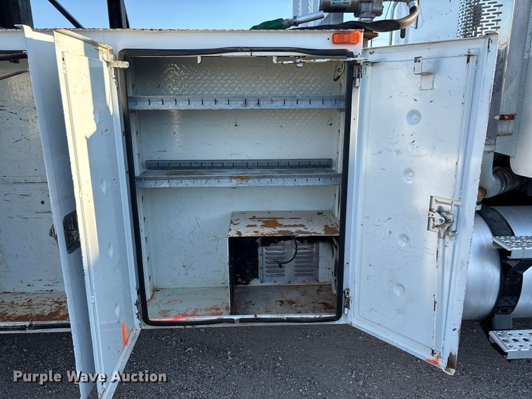 image for item EU4626 2006 Freightliner Columbia utility / service truck