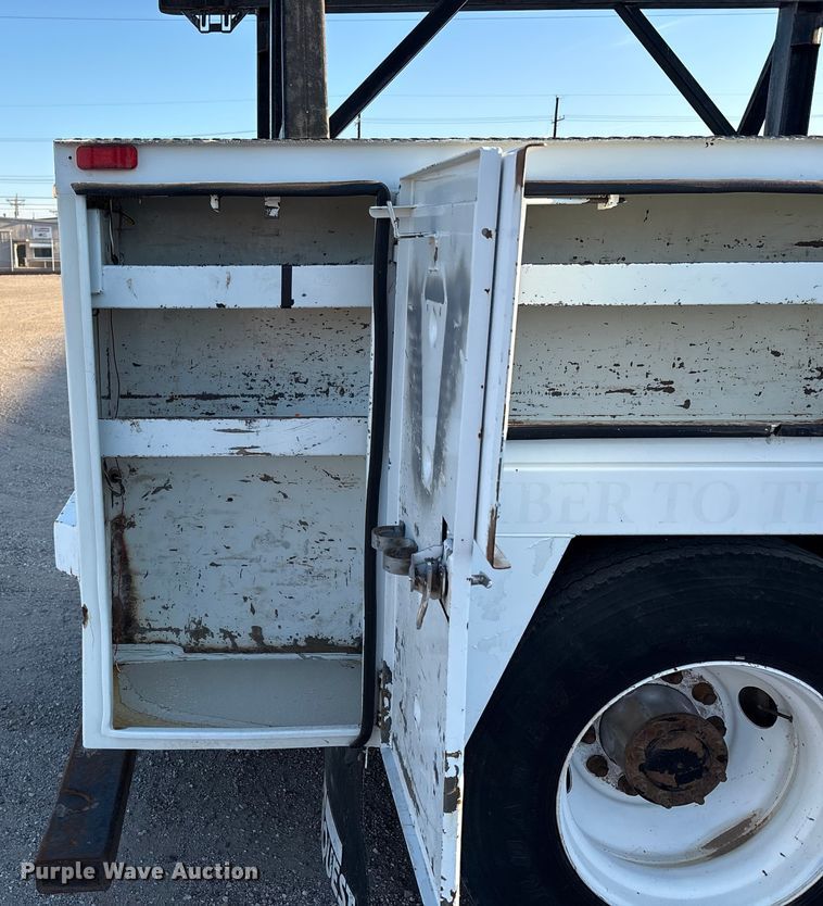 image for item EU4626 2006 Freightliner Columbia utility / service truck