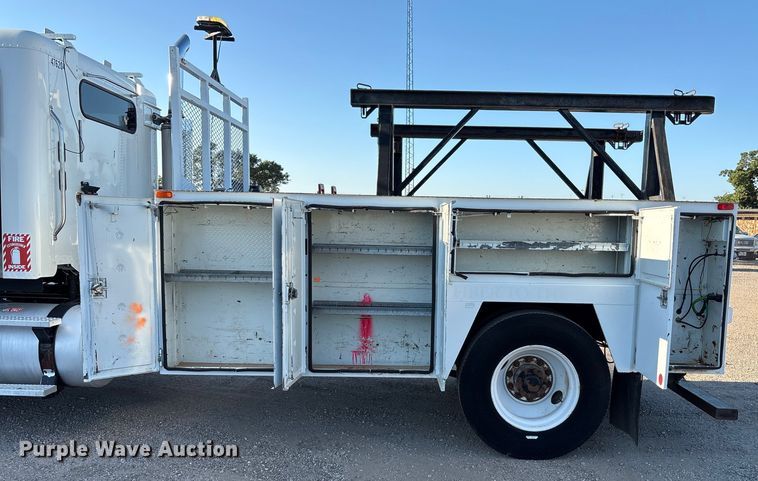 image for item EU4626 2006 Freightliner Columbia utility / service truck