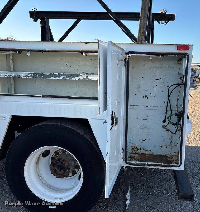 image for item EU4626 2006 Freightliner Columbia utility / service truck