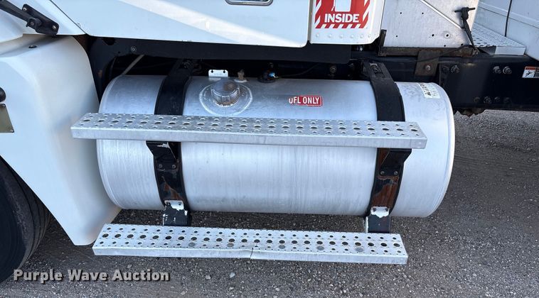 image for item EU4626 2006 Freightliner Columbia utility / service truck