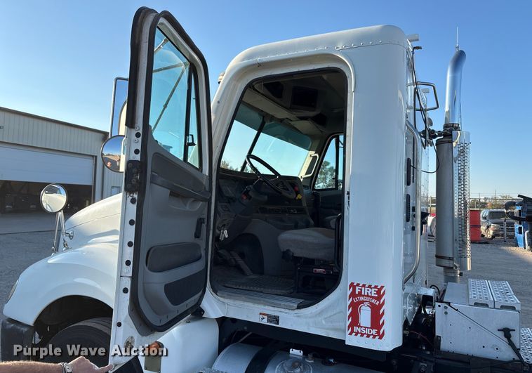 image for item EU4626 2006 Freightliner Columbia utility / service truck