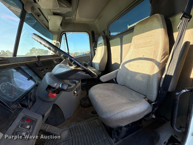 image for item EU4626 2006 Freightliner Columbia utility / service truck