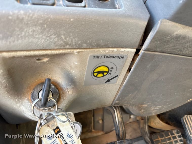 image for item EU4626 2006 Freightliner Columbia utility / service truck