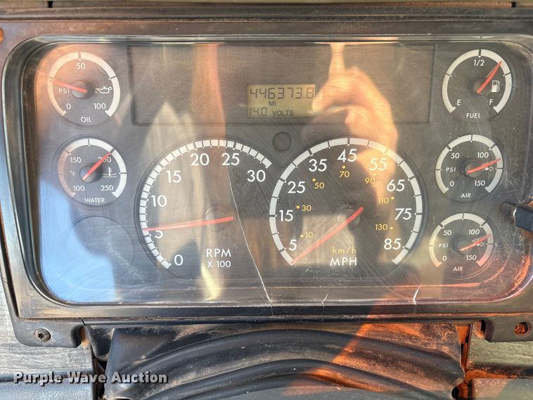 image for item EU4626 2006 Freightliner Columbia utility / service truck