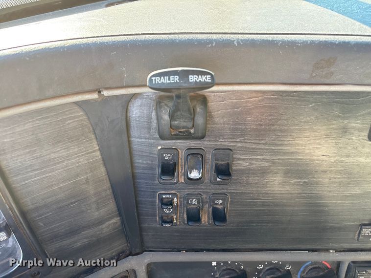 image for item EU4626 2006 Freightliner Columbia utility / service truck