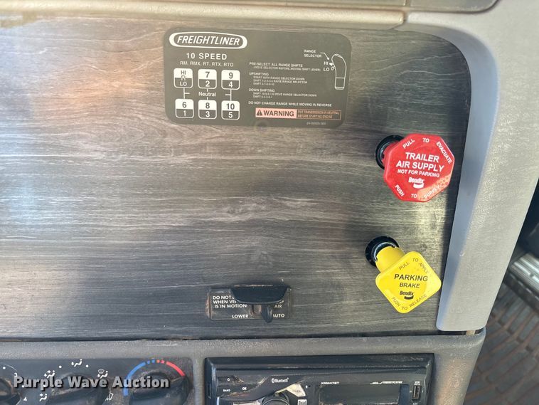 image for item EU4626 2006 Freightliner Columbia utility / service truck