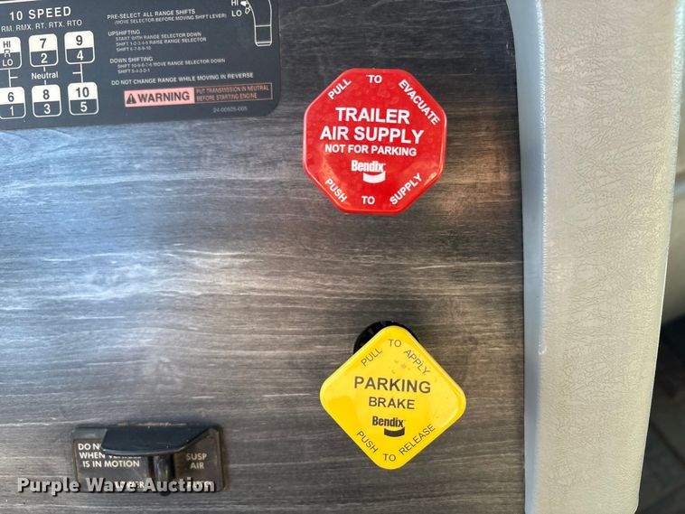 image for item EU4626 2006 Freightliner Columbia utility / service truck