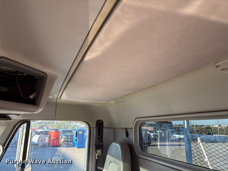 image for item EU4626 2006 Freightliner Columbia utility / service truck