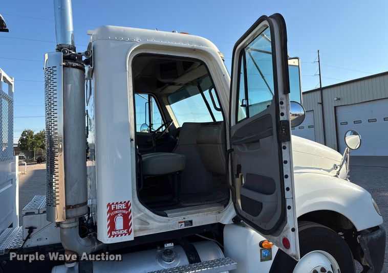 image for item EU4626 2006 Freightliner Columbia utility / service truck