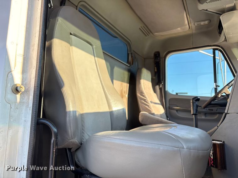 image for item EU4626 2006 Freightliner Columbia utility / service truck