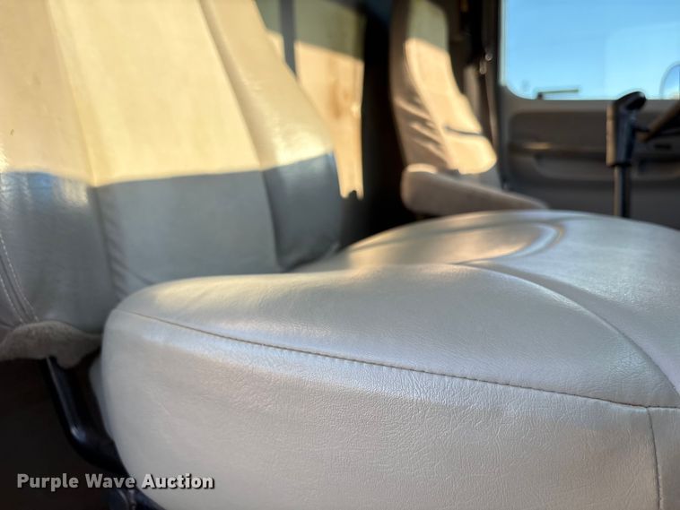 image for item EU4626 2006 Freightliner Columbia utility / service truck