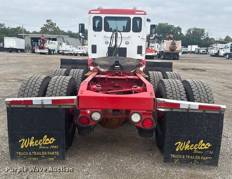 image for item NU9581 2018 Peterbilt 579 semi truck