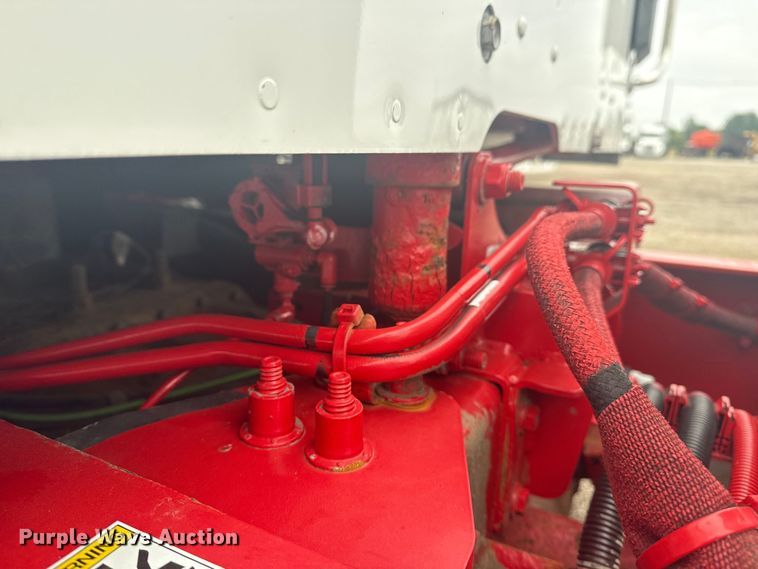 image for item NU9581 2018 Peterbilt 579 semi truck