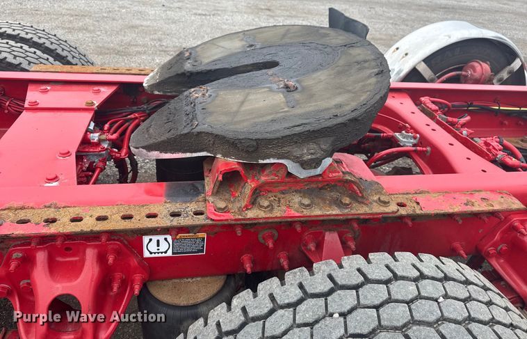 image for item NU9581 2018 Peterbilt 579 semi truck