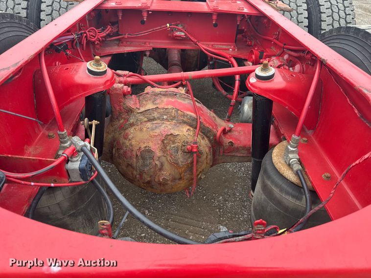 image for item NU9581 2018 Peterbilt 579 semi truck