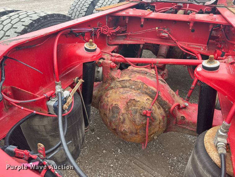 image for item NU9581 2018 Peterbilt 579 semi truck