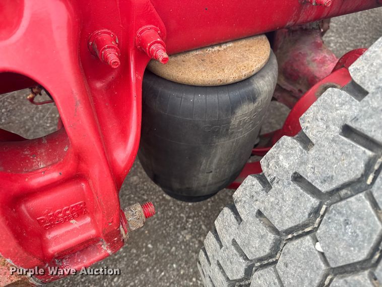 image for item NU9581 2018 Peterbilt 579 semi truck