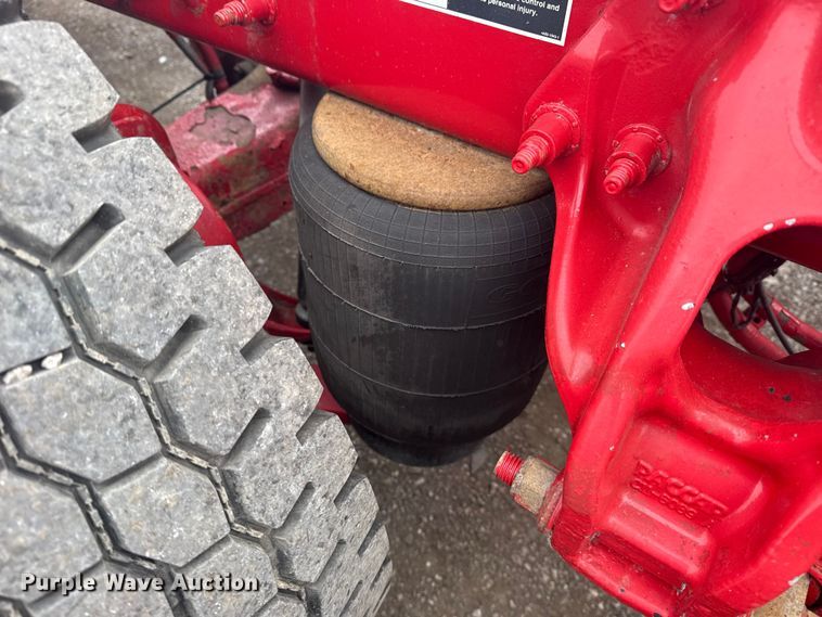 image for item NU9581 2018 Peterbilt 579 semi truck